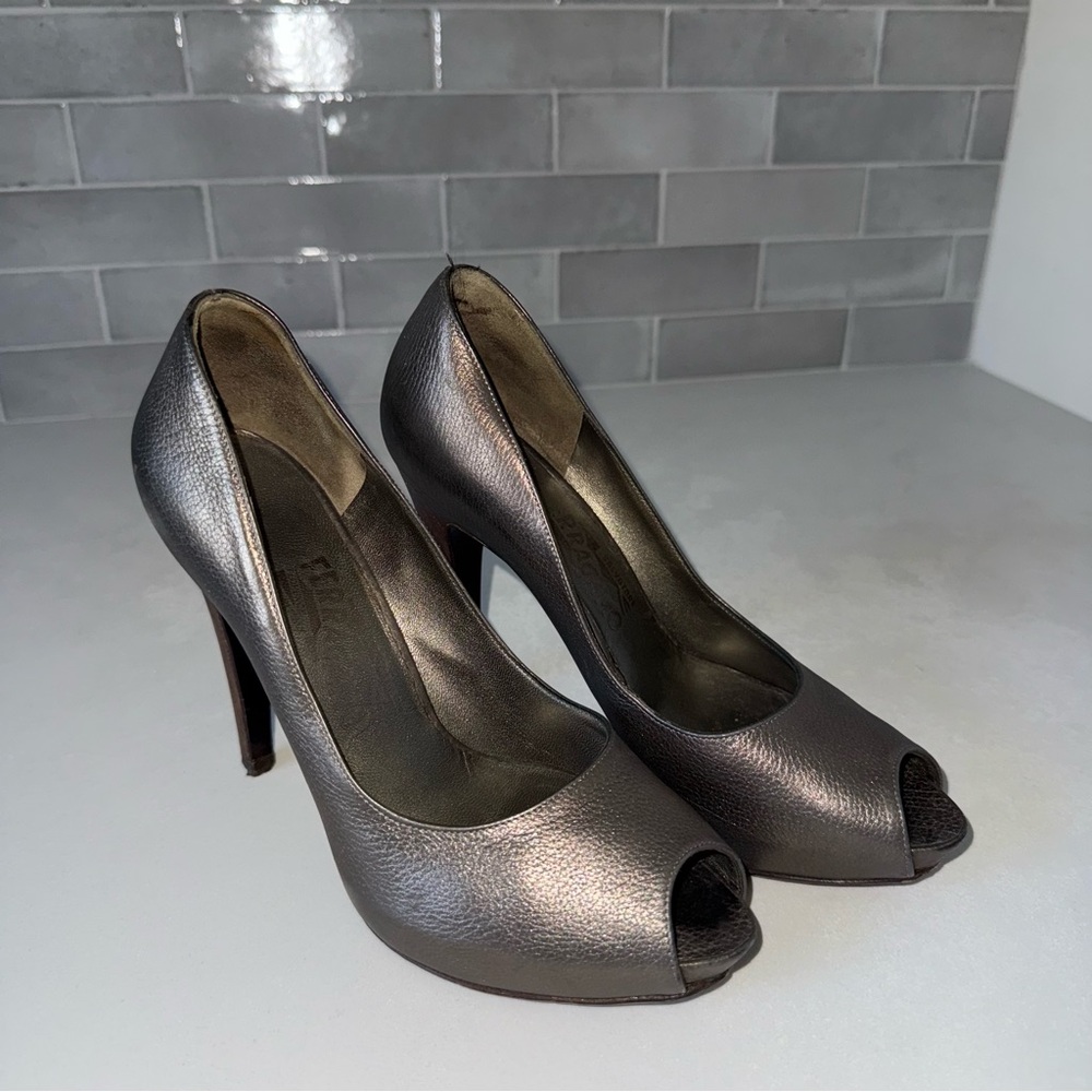 Salvatore Ferragamo Warm Metallic Peep Toe Heels SZ 6